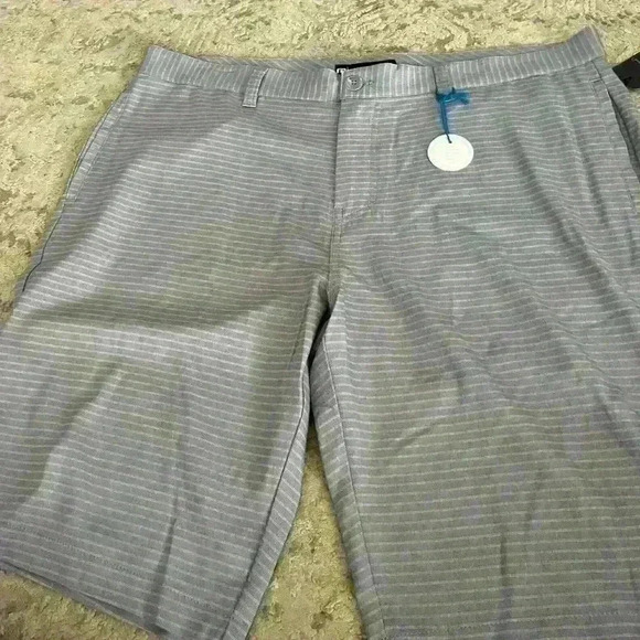 Travis Mathew Other - Travis Mathew NWT new Men’s white  Grey Golf Shorts Size 40
